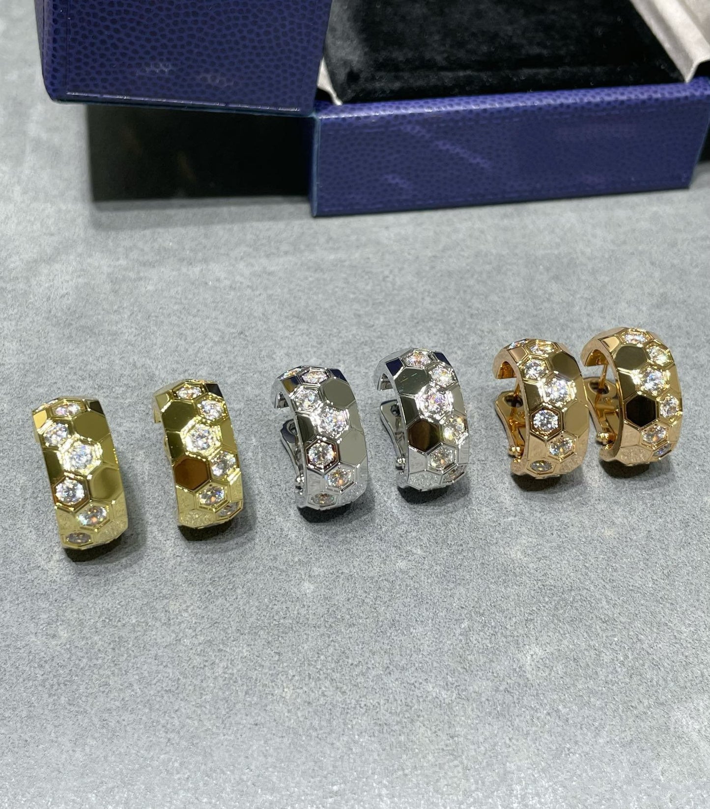 ¡®Aura Jewels¡¯BEE LOVE DIAMOND HOOP EARRINGS