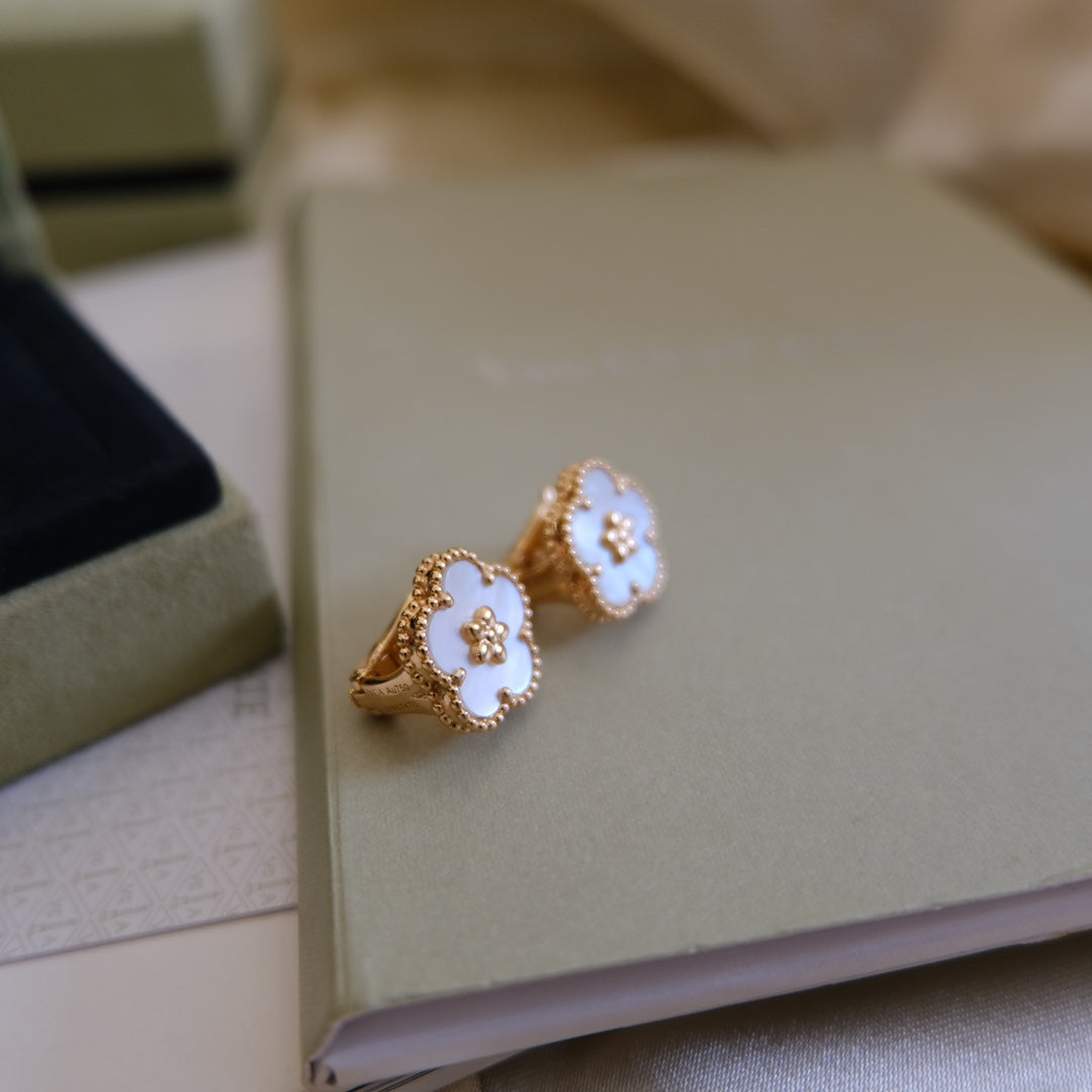 ¡®Aura Jewels¡¯LUCKY PINK GOLD WHITE MOP EARRINGS