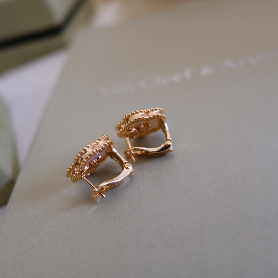 ¡®Aura Jewels¡¯LUCKY PINK GOLD WHITE MOP EARRINGS
