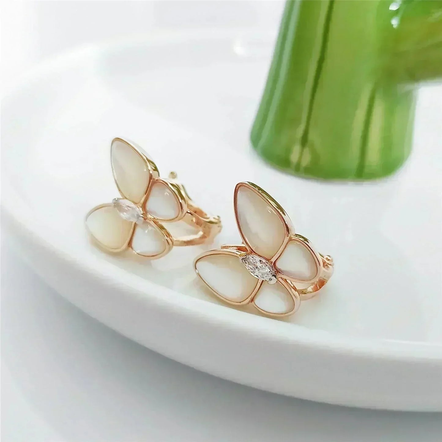 ¡®Aura Jewels¡¯BUTTERFLY MOP DIAMOND EARRINGS