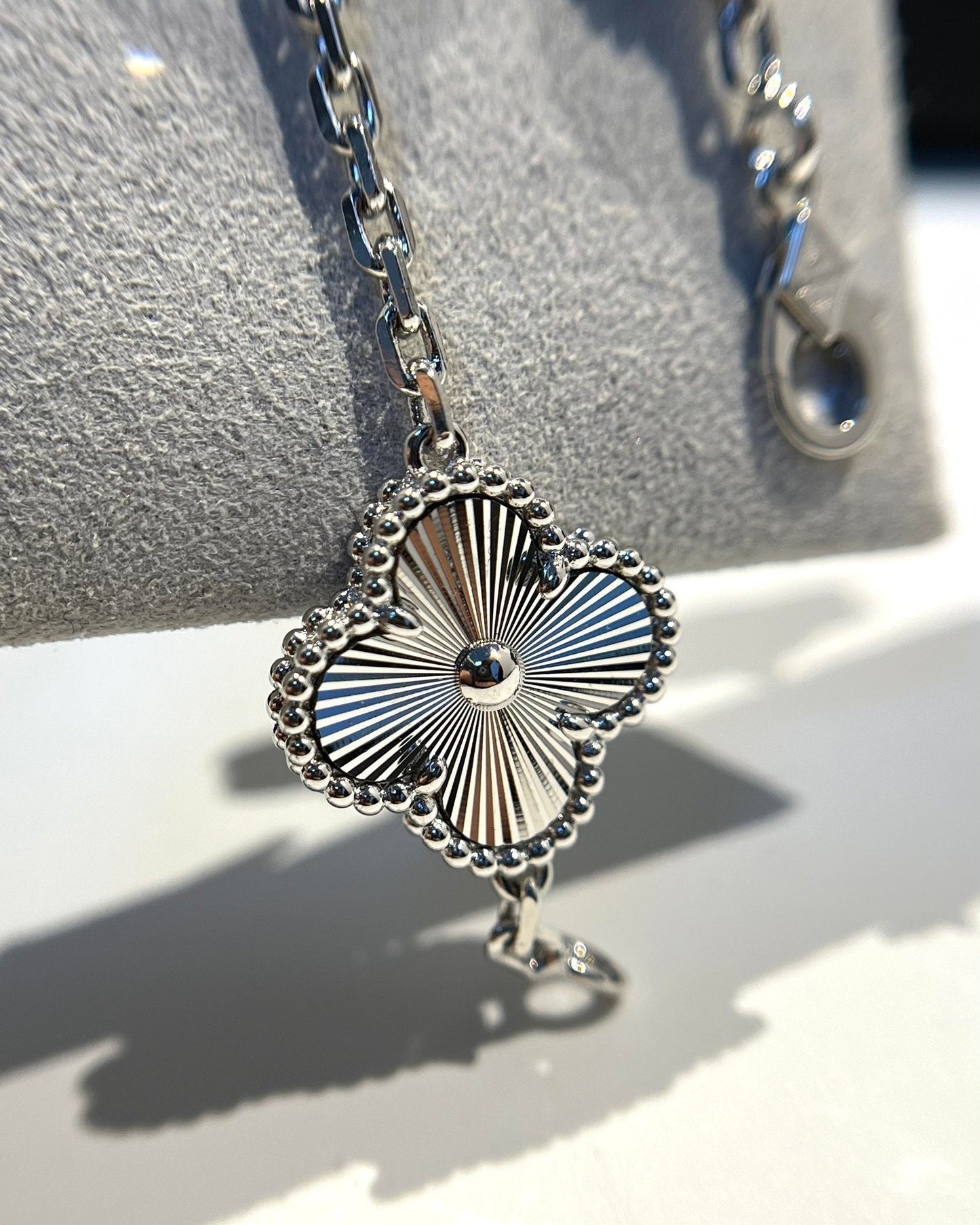 [Aura Jewels]New  CLOVER 5 MOTIF LASER BRACELET COLLECTION