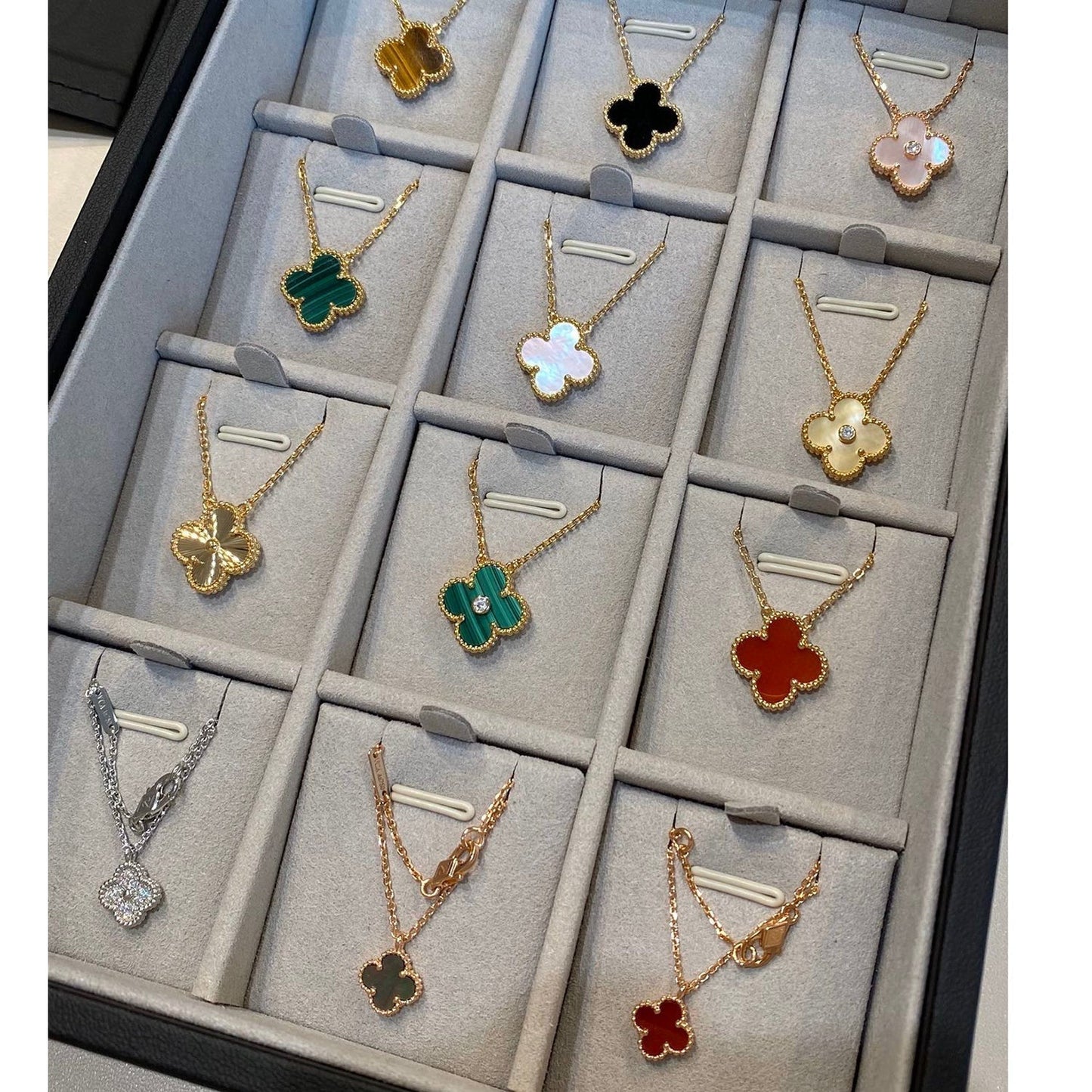 ¡®Aura Jewels¡¯CLOVER 15MM MALACHITE SINGLE FLOWER  NECKLACE