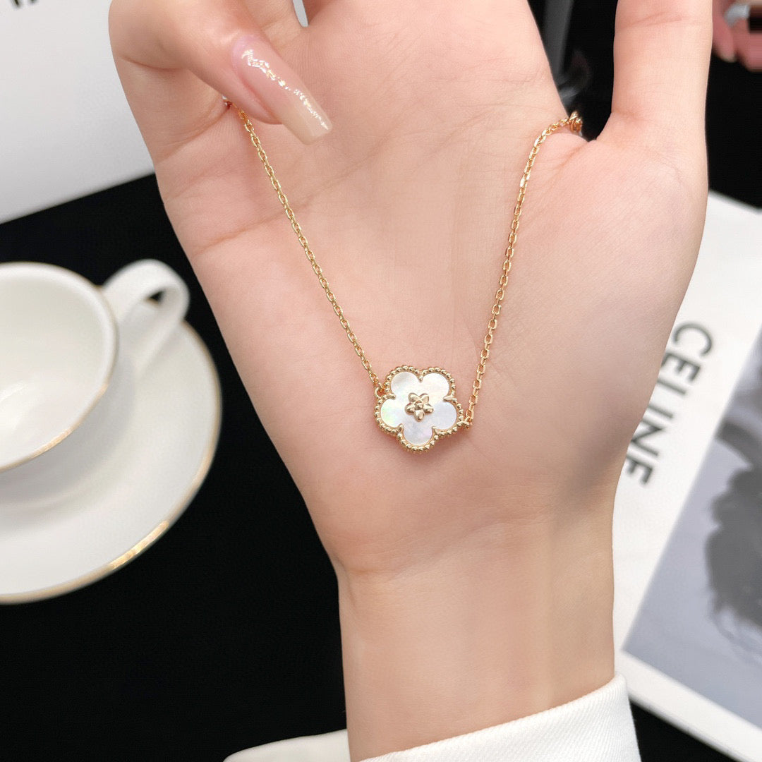 ¡®Aura Jewels¡¯LUCKY  WHITE MOP  PLUM BLOSSOM NECKLACE