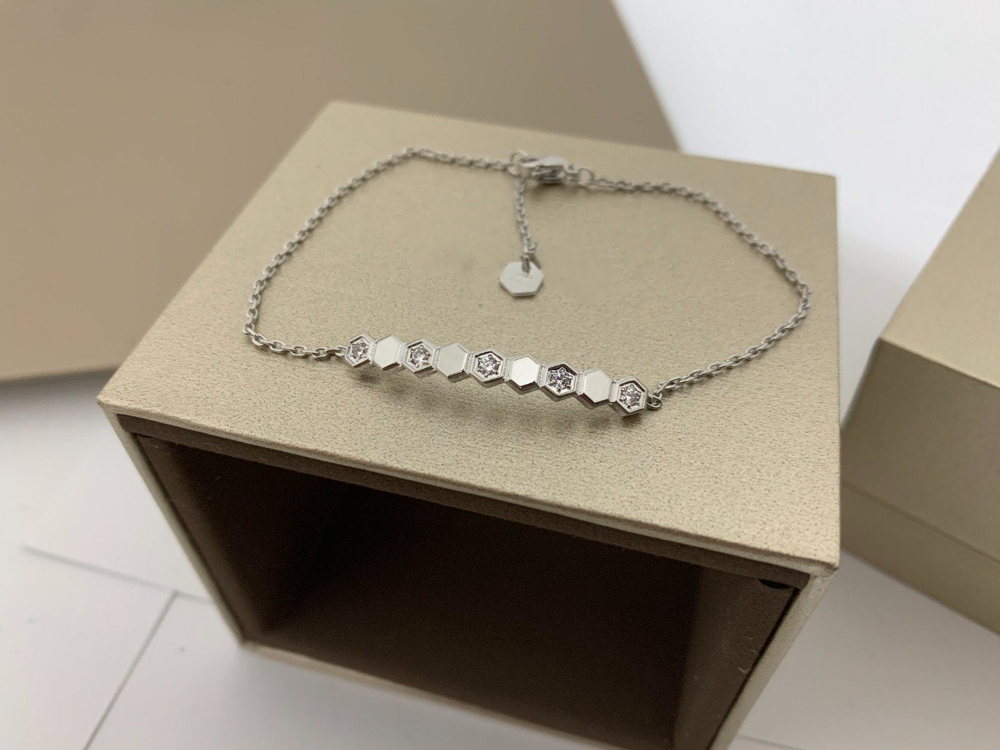 ¡®Aura Jewels¡¯BEE LOVE BRACELET DIAMOND